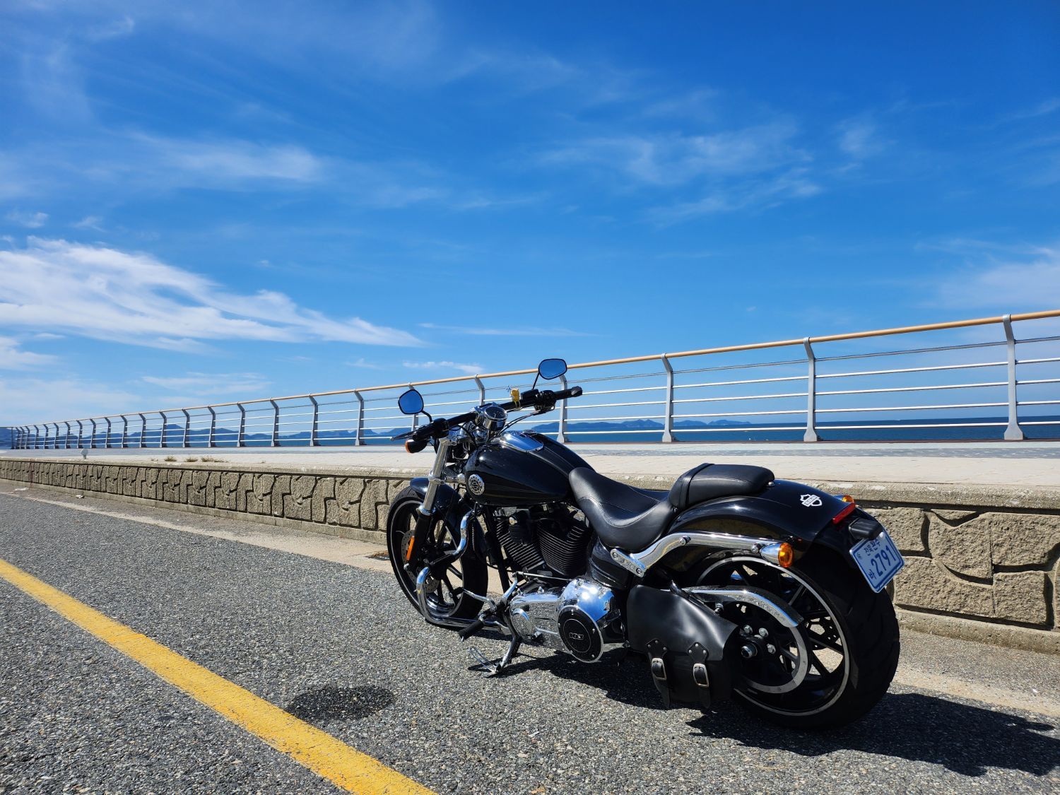 할리데이비슨 브래이크아웃 thumb 2