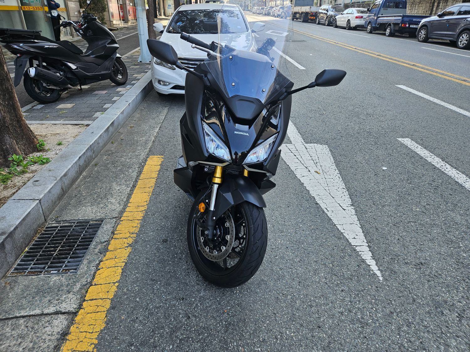 혼다 포르자 750 thumb 2