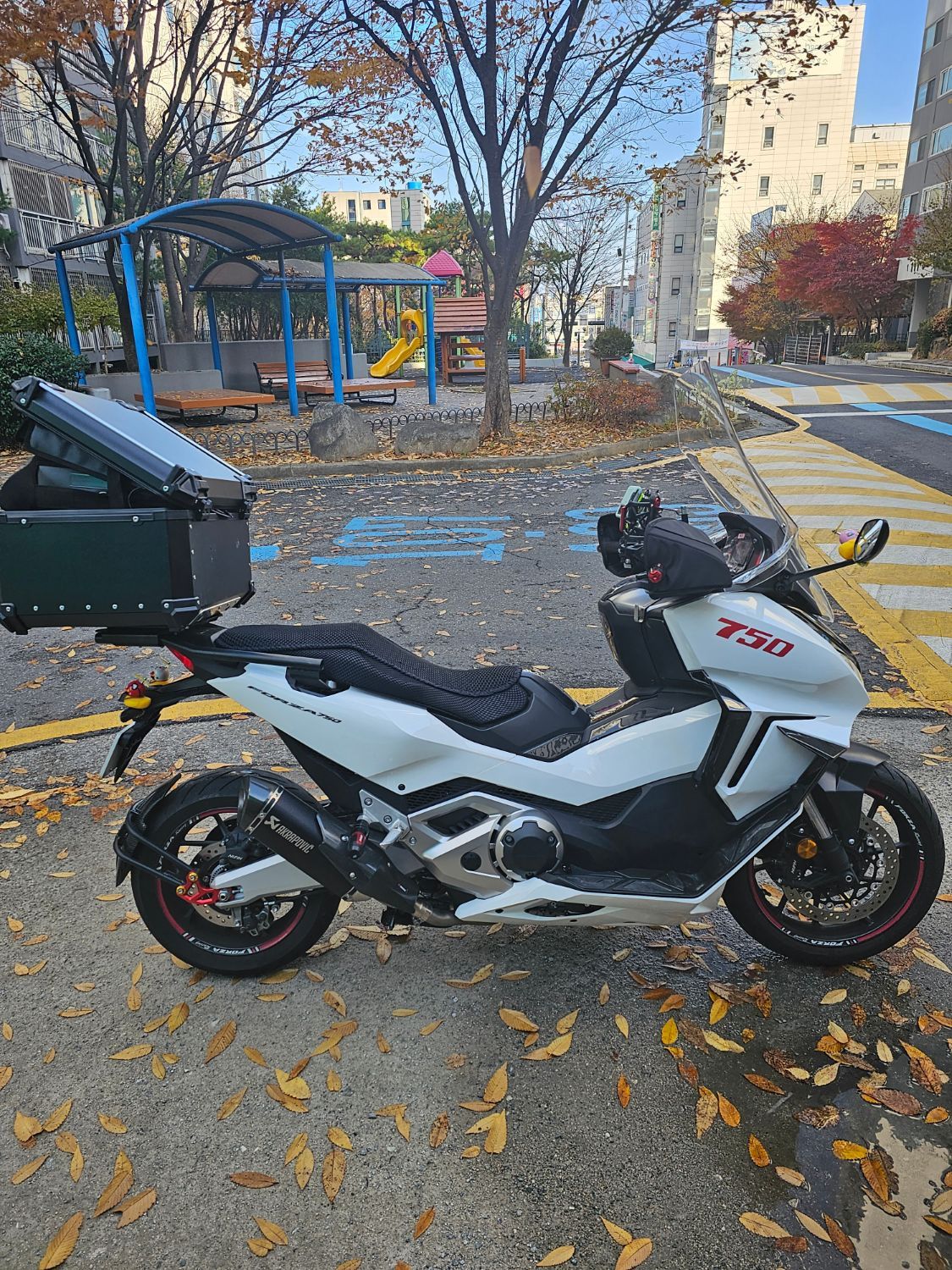 혼다 포르자 750 thumb 2