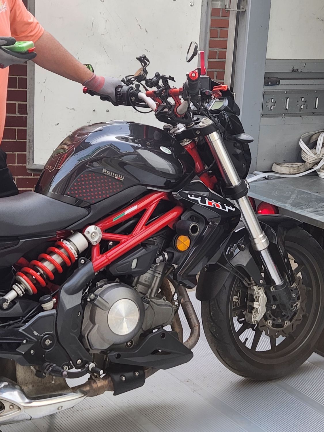 베넬리 TNT 300 ABS thumb 2