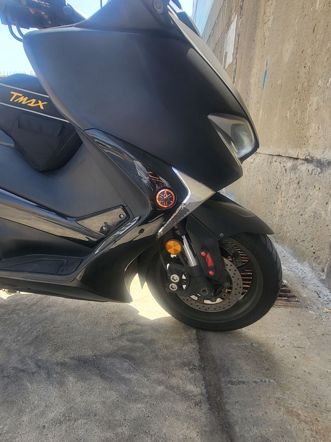 야마하 TMAX 560 more