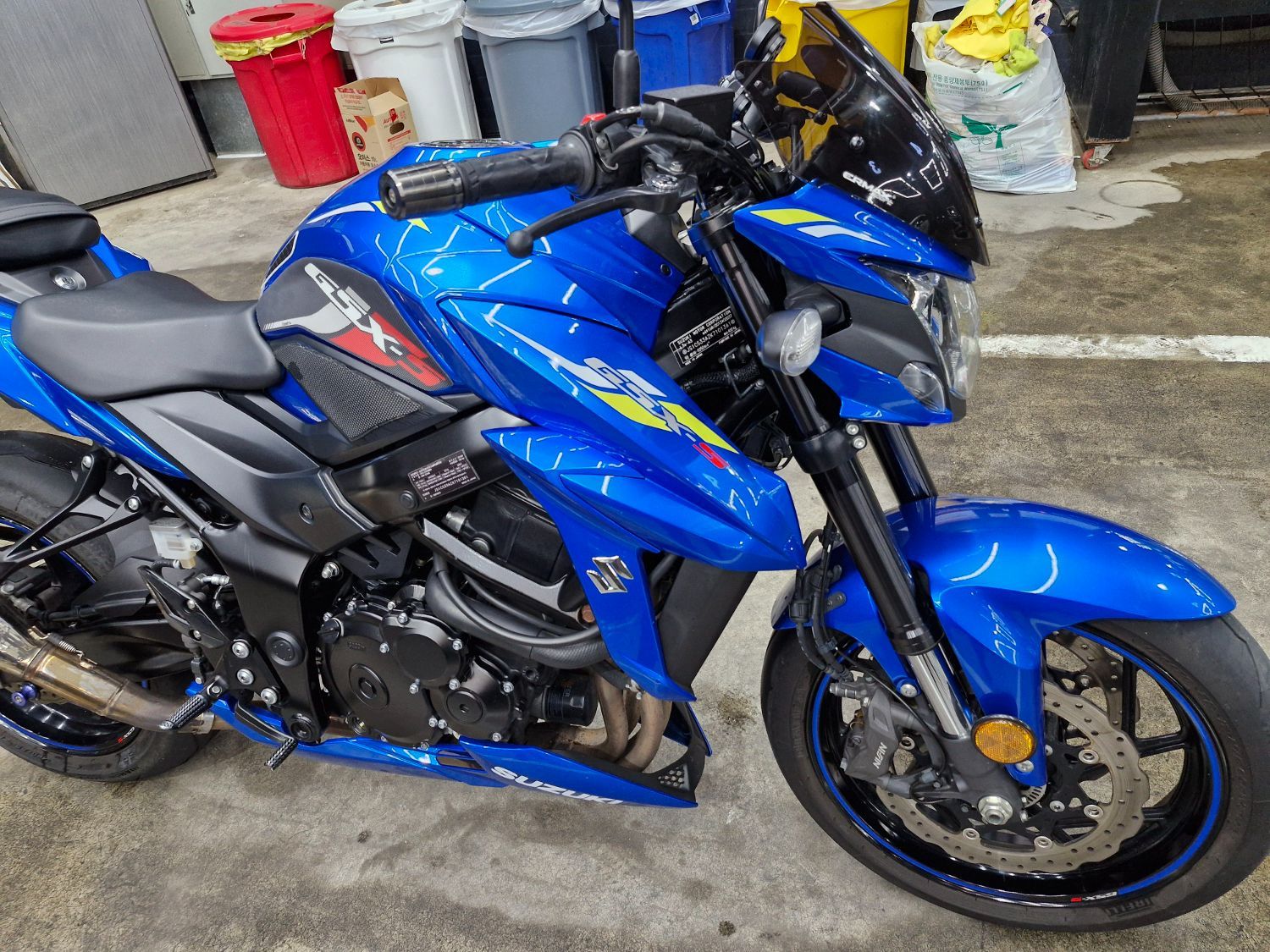 스즈키 GSX S 750 more