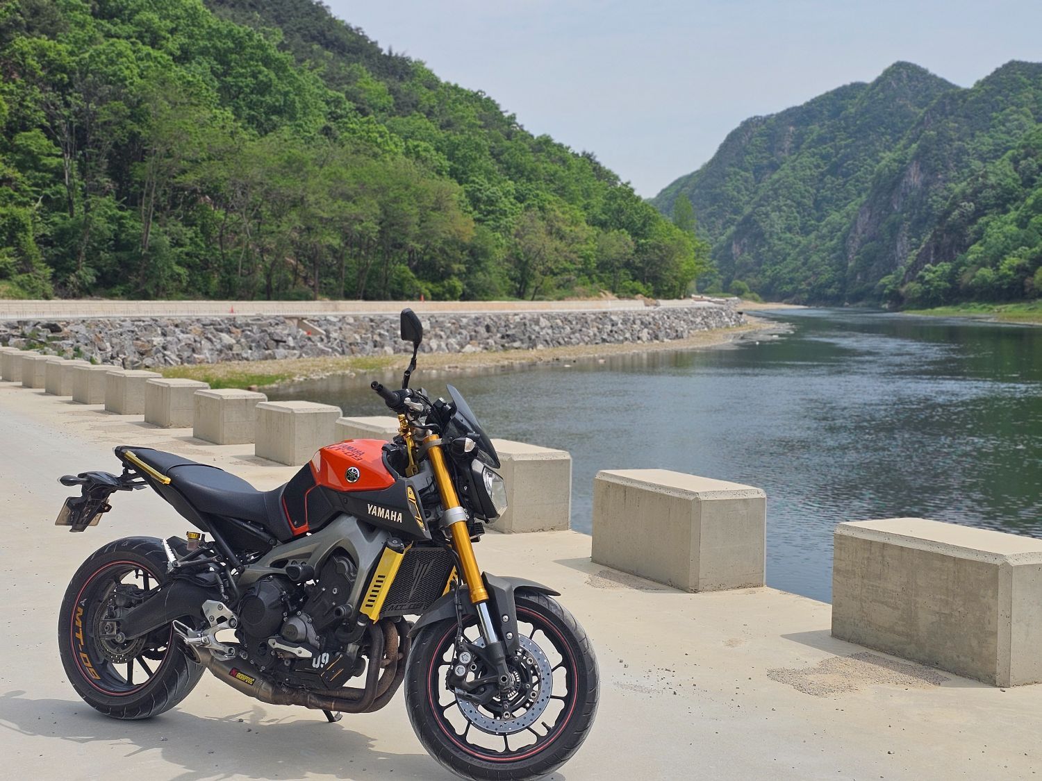 야마하 MT 09 thumb 2