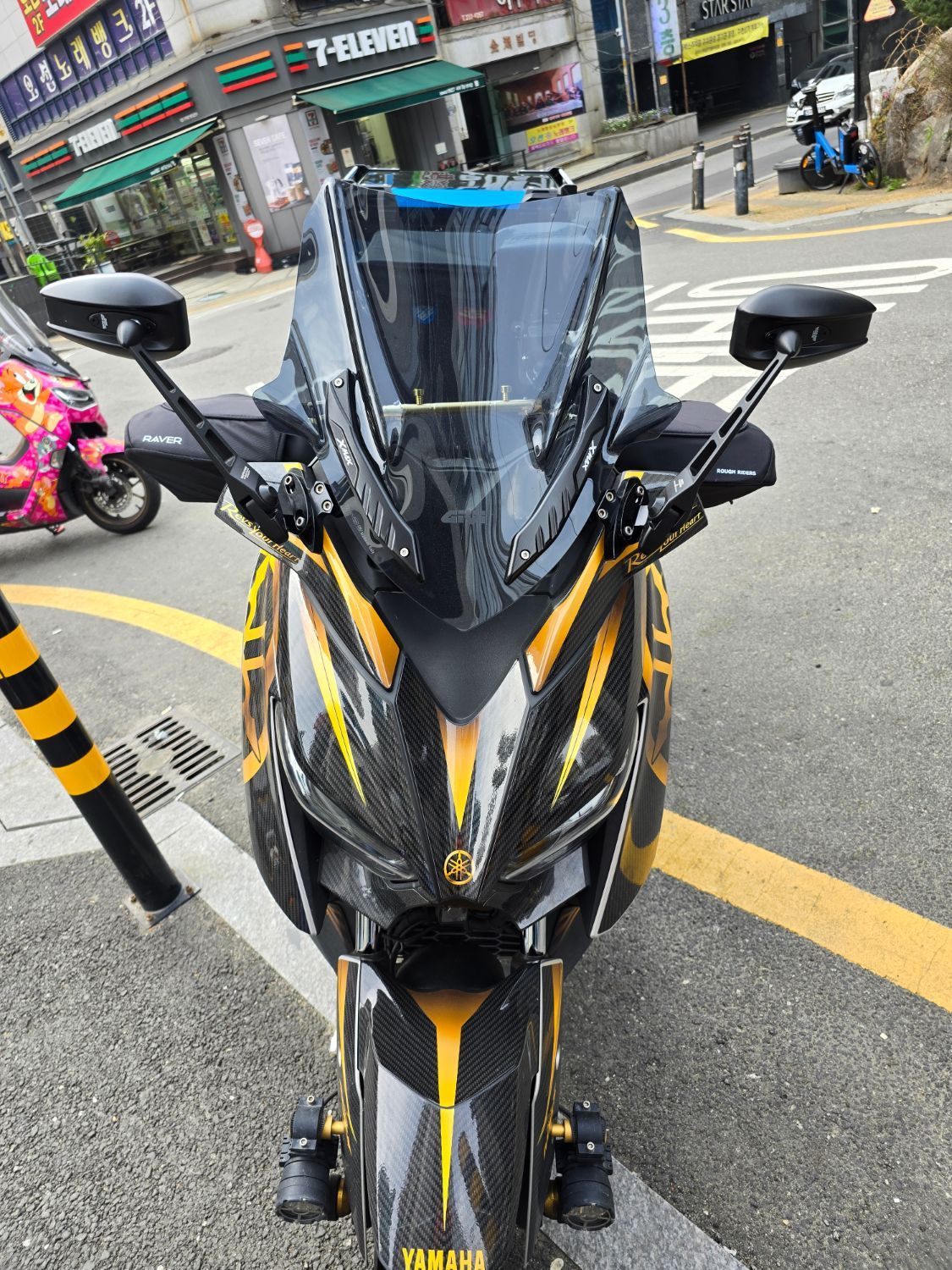 야마하 XMAX 300 ABS more