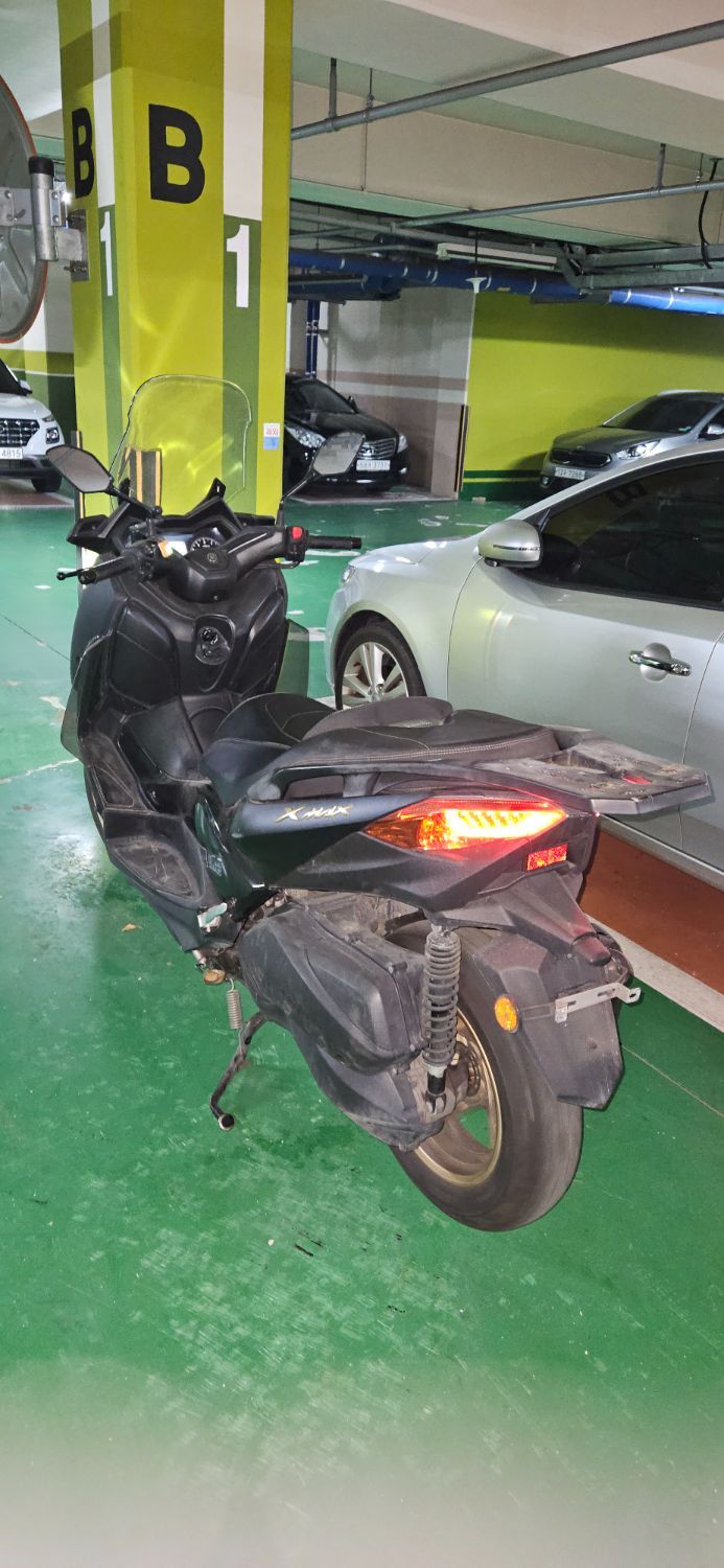 야마하 XMAX 300 ABS thumb 2