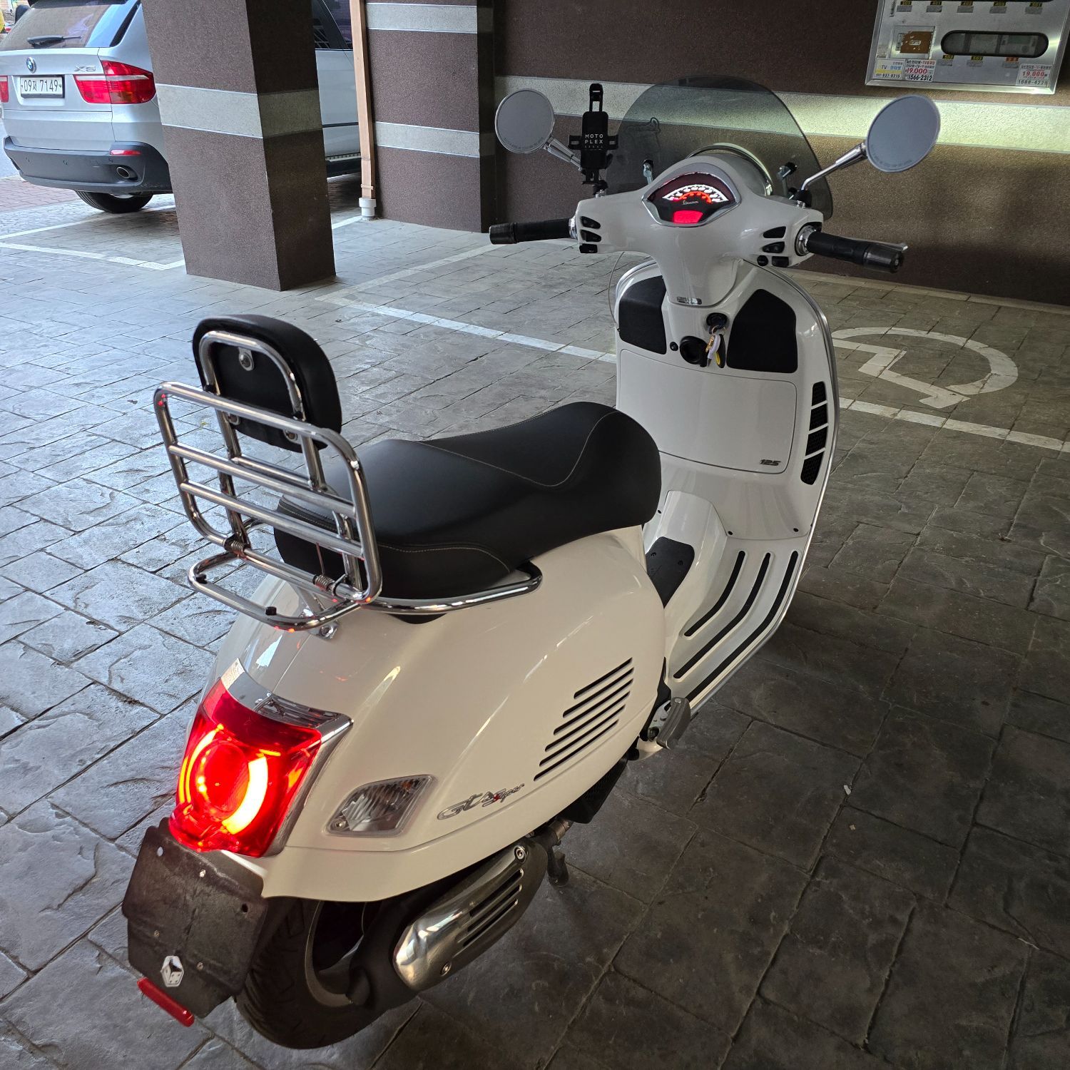 베스파 GTS 125 HPE thumb 2