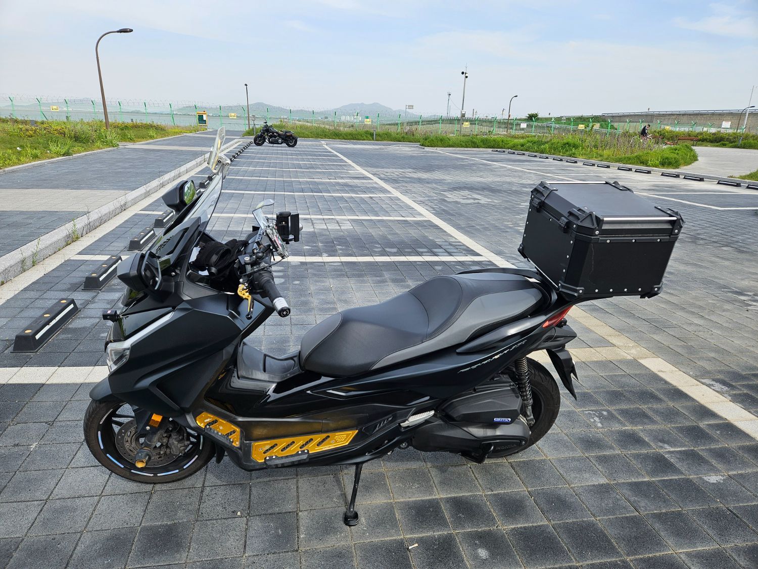 혼다 포르자 350 thumb 2