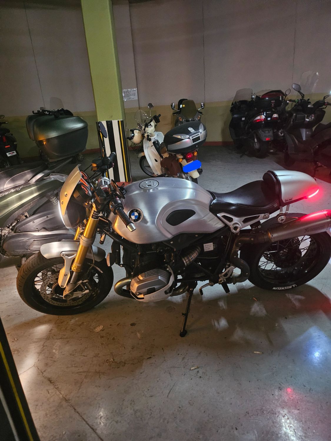 BMW R nine T  thumb 2