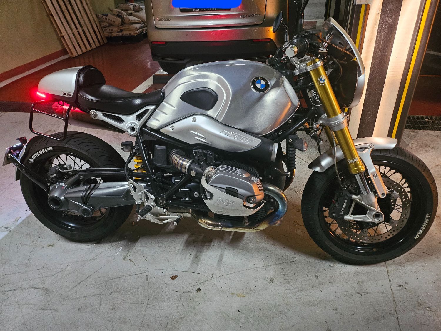 BMW R nine T  more