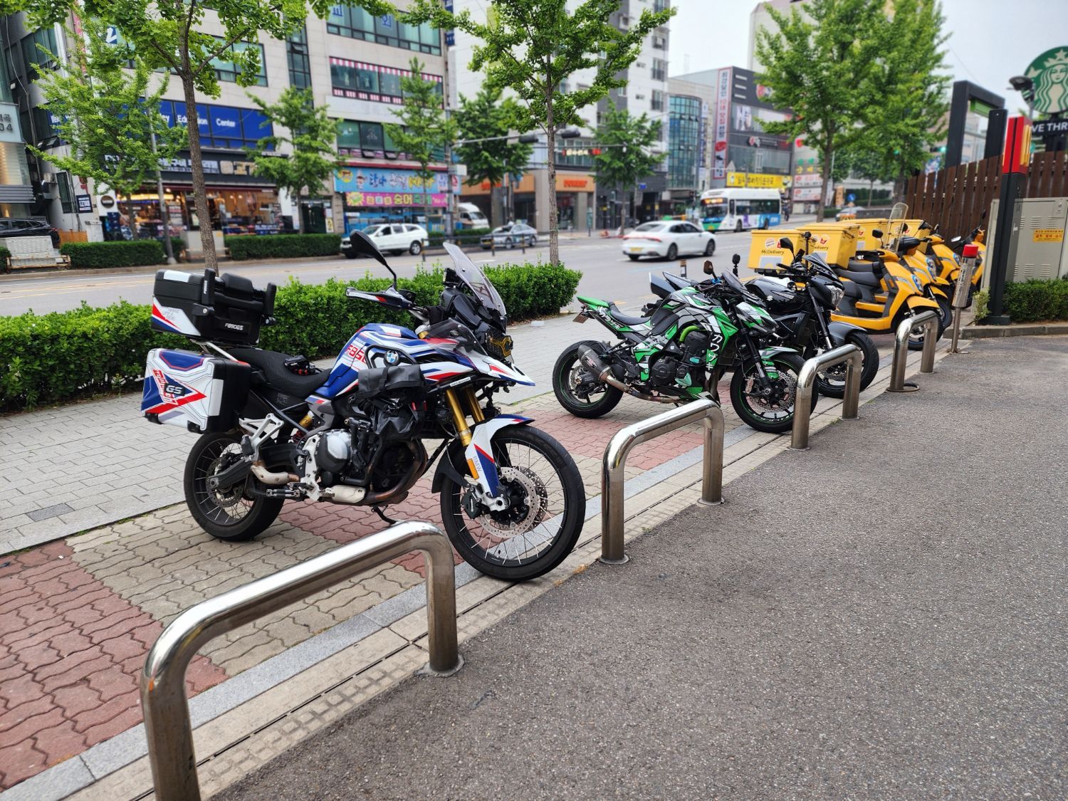 BMW F 850 GS thumb 2