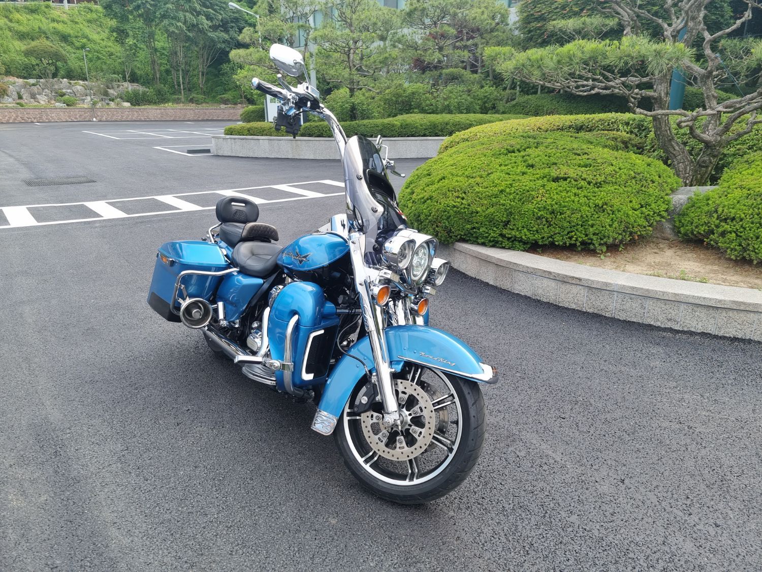 할리데이비슨 로드킹 스페셜 more