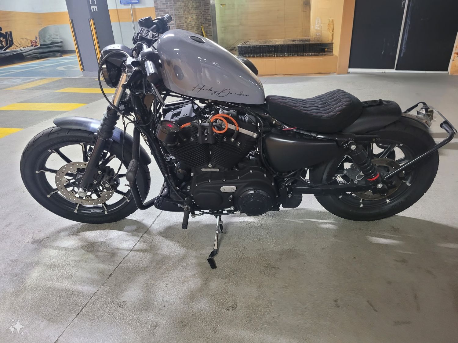 할리데이비슨 아이언 883 more