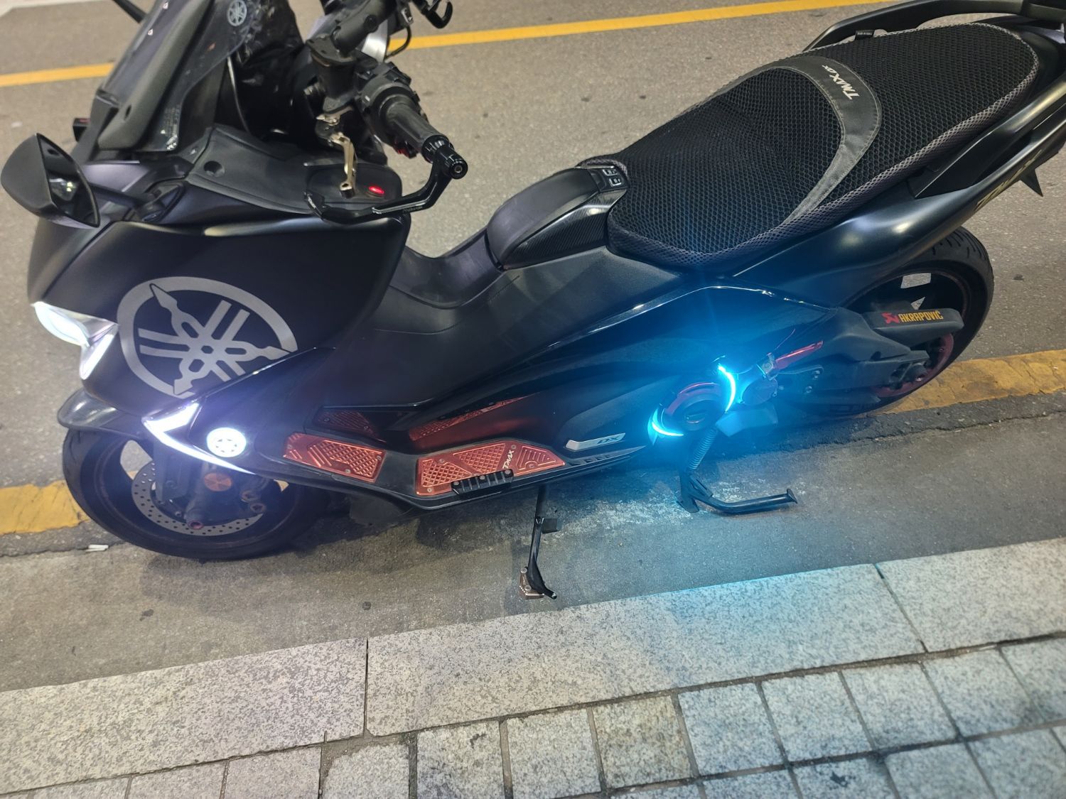 야마하 TMAX DX more