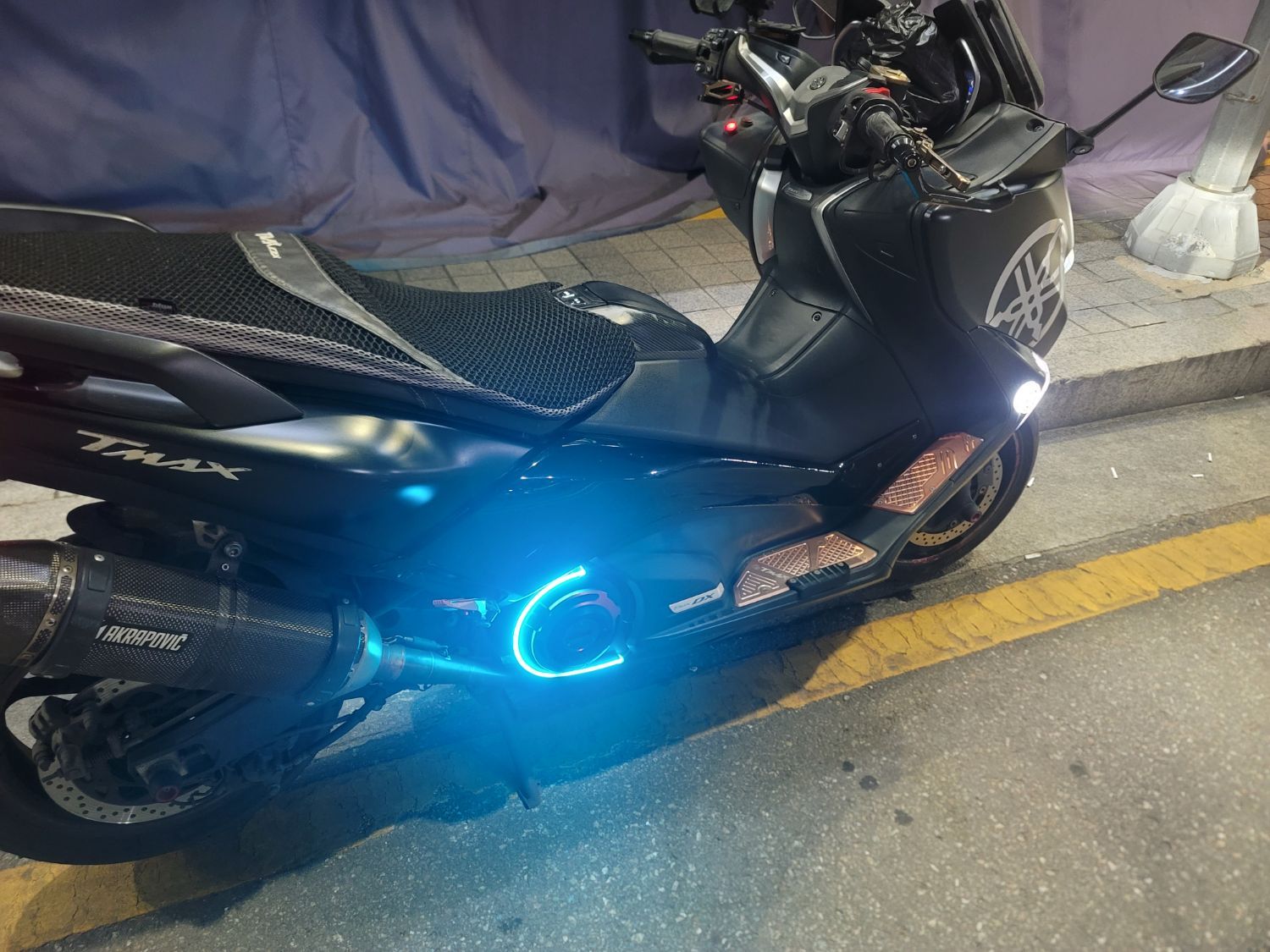 야마하 TMAX DX thumb 2