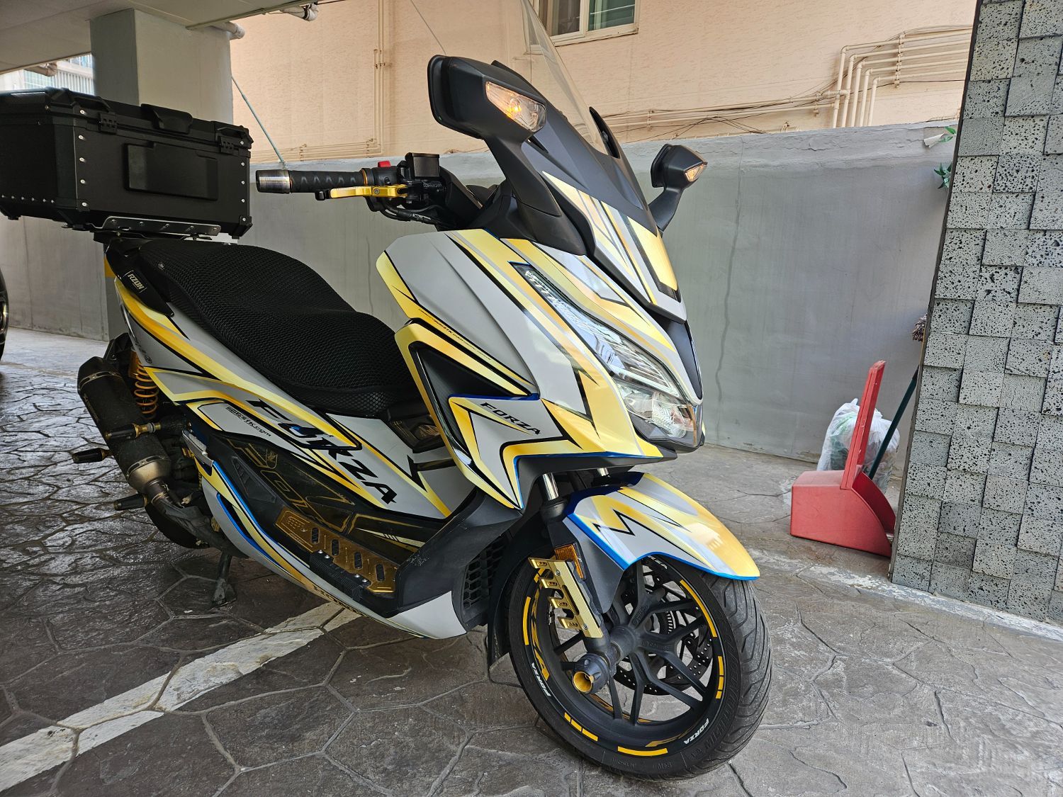 혼다 포르자 350 more