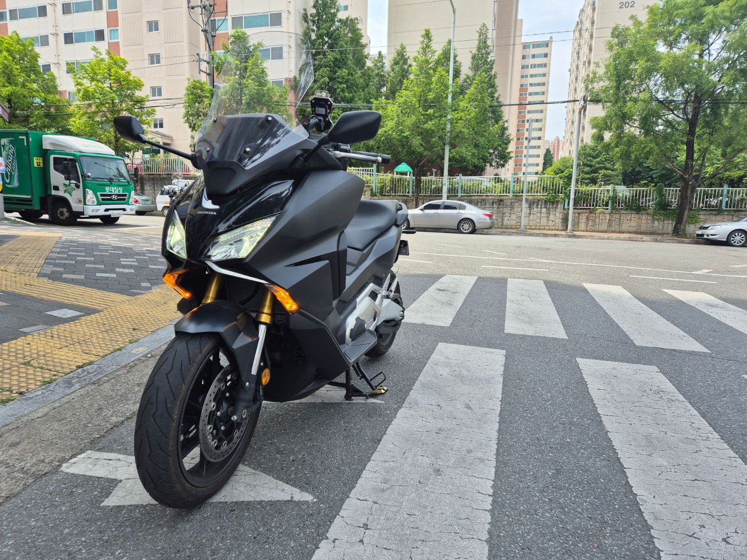 혼다 포르자 750 more