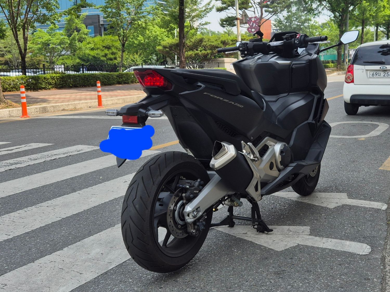혼다 포르자 750 2023 블랙 사진 6