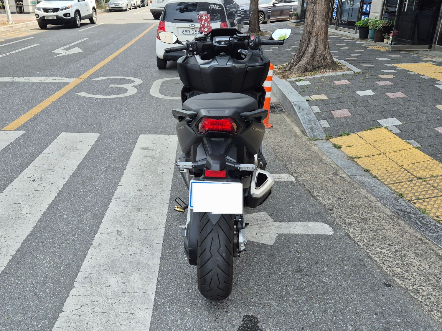 혼다 포르자 750 more