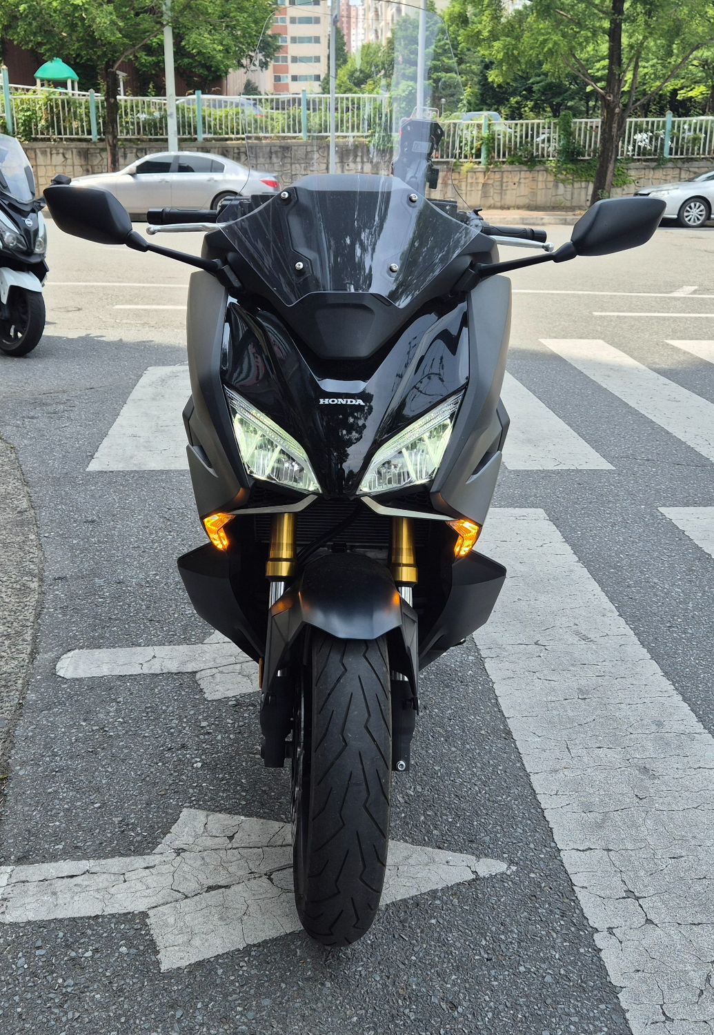 혼다 포르자 750 thumb 2