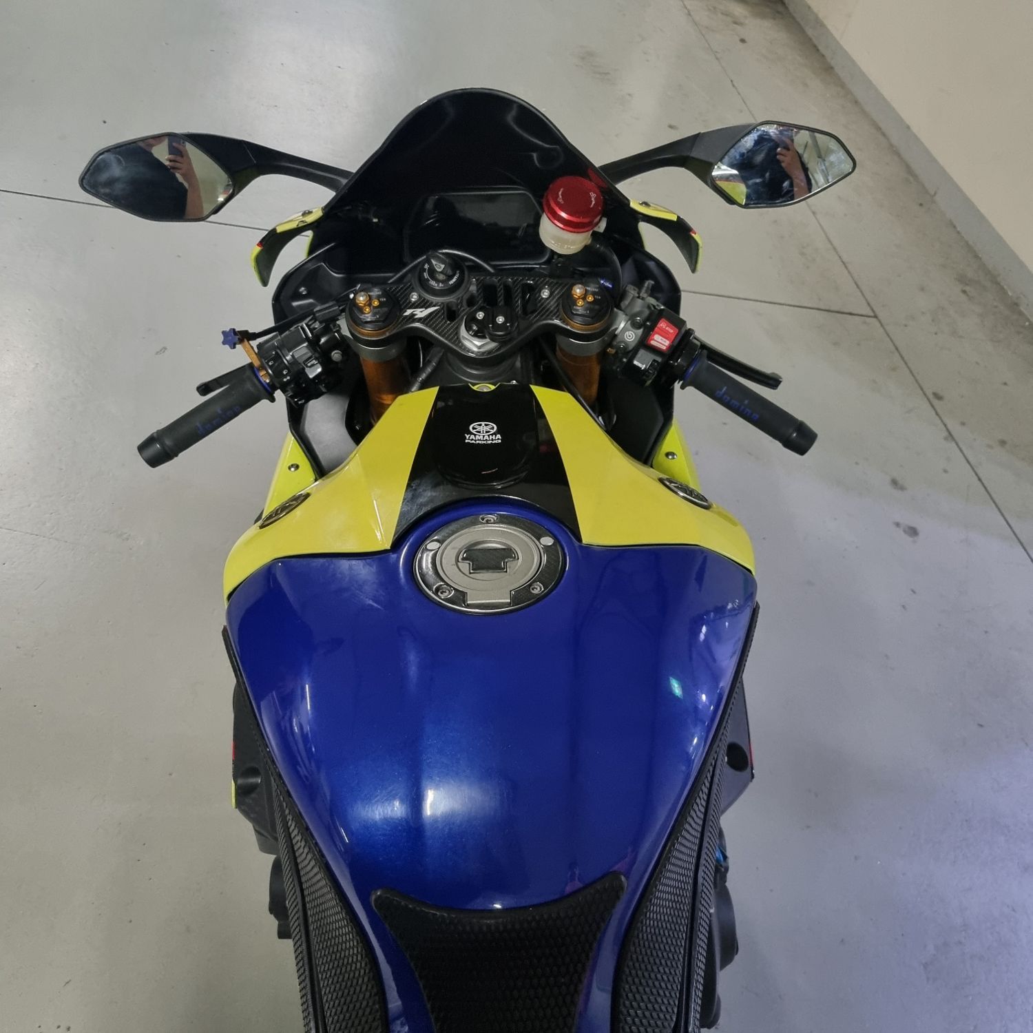 야마하 YZF R1 thumb 2