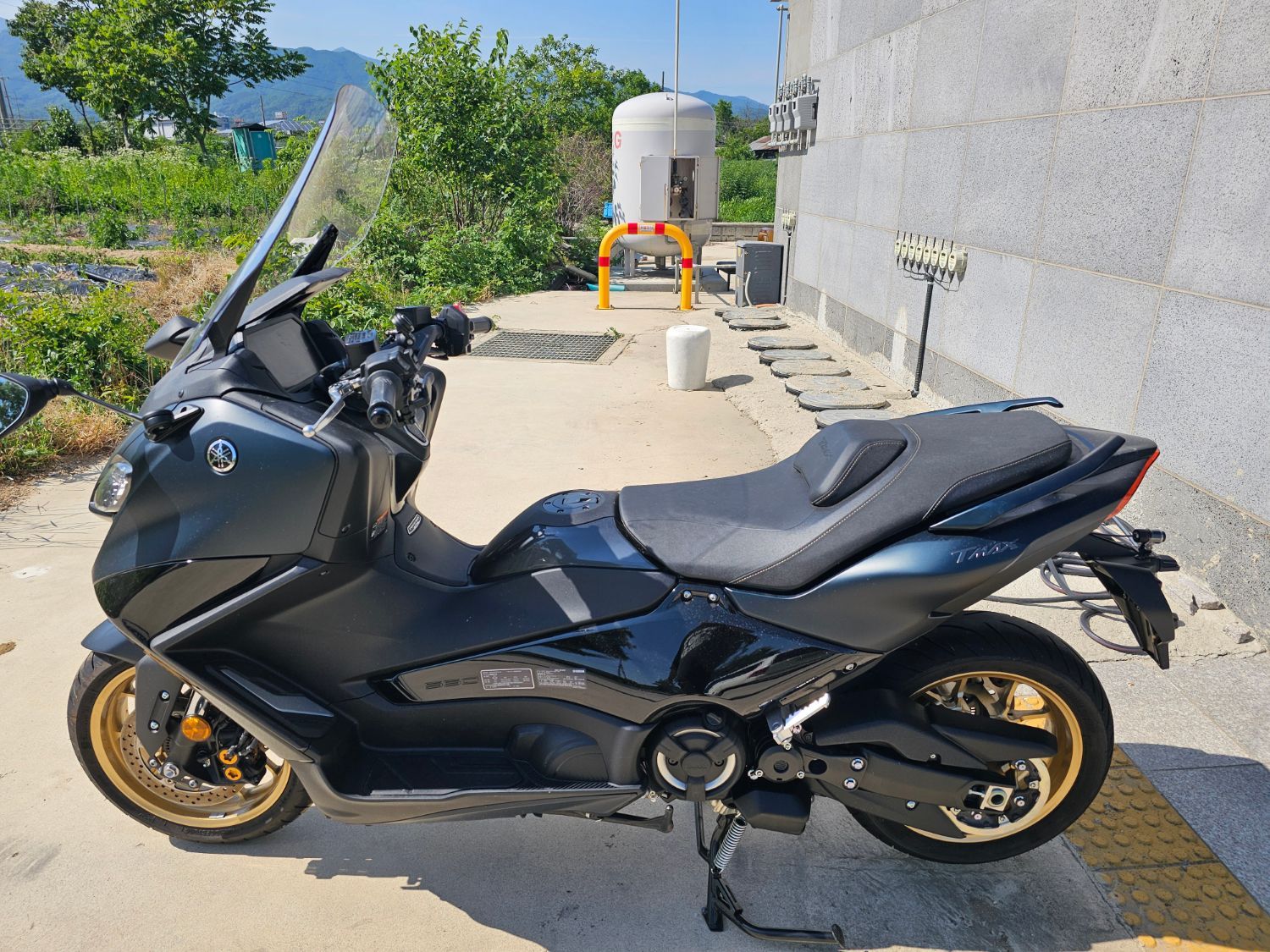 야마하 TMAX 560 more