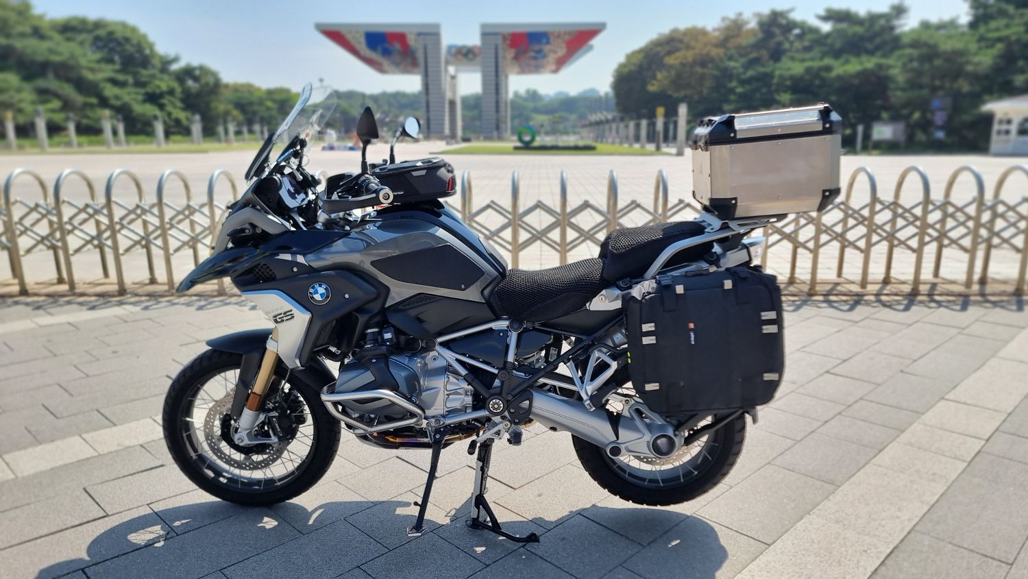 BMW R 1250 GS thumb 2