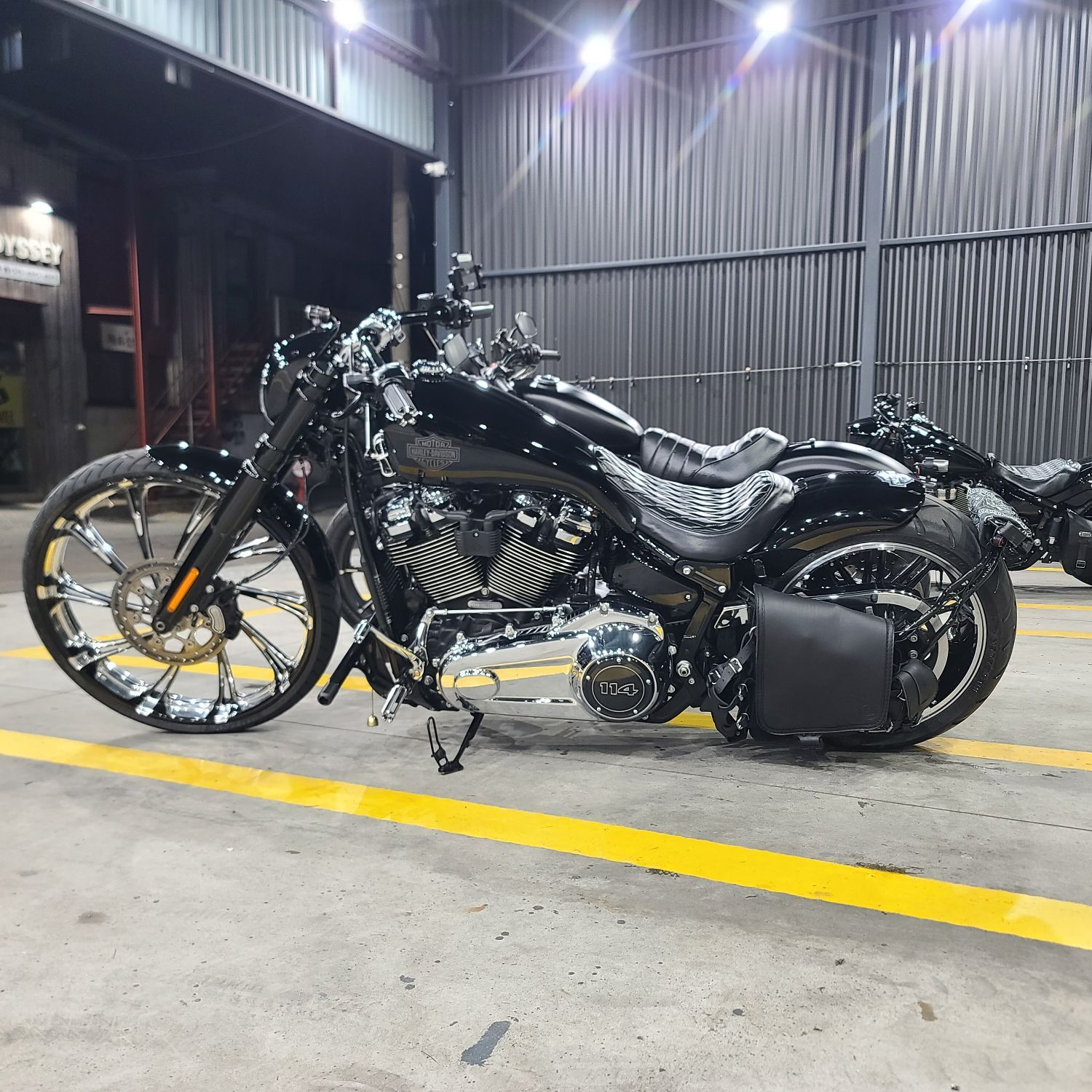 할리데이비슨 브레이크아웃 114 thumb 2