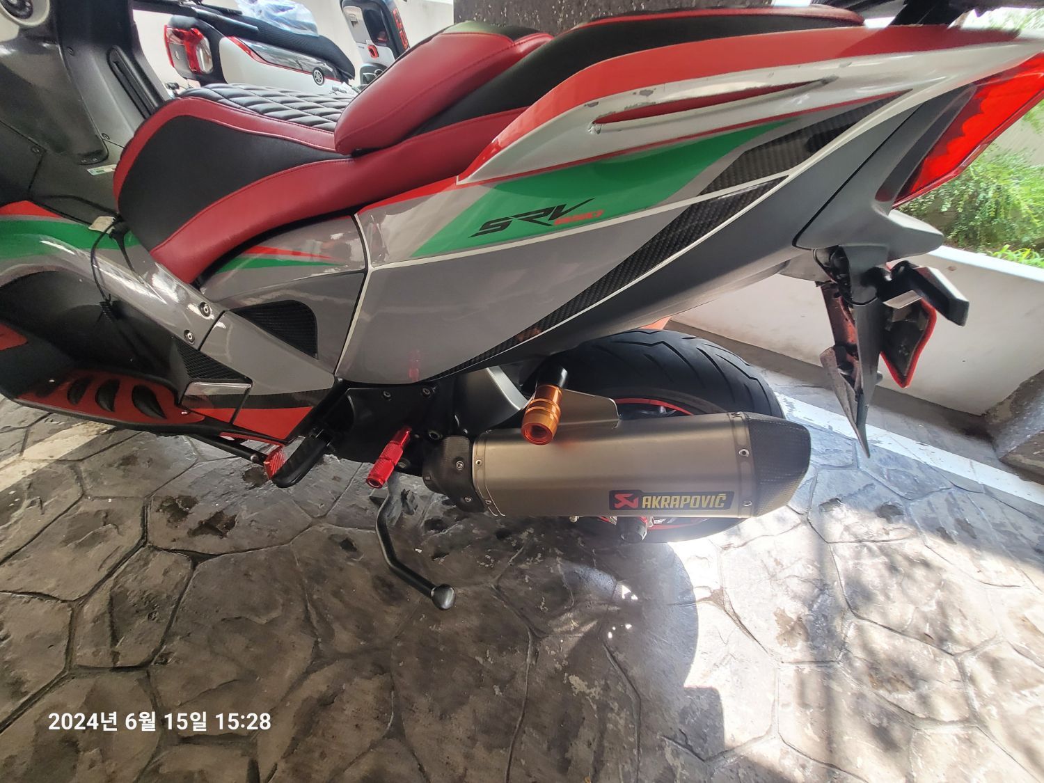 아프릴리아 SRV 850 thumb 2