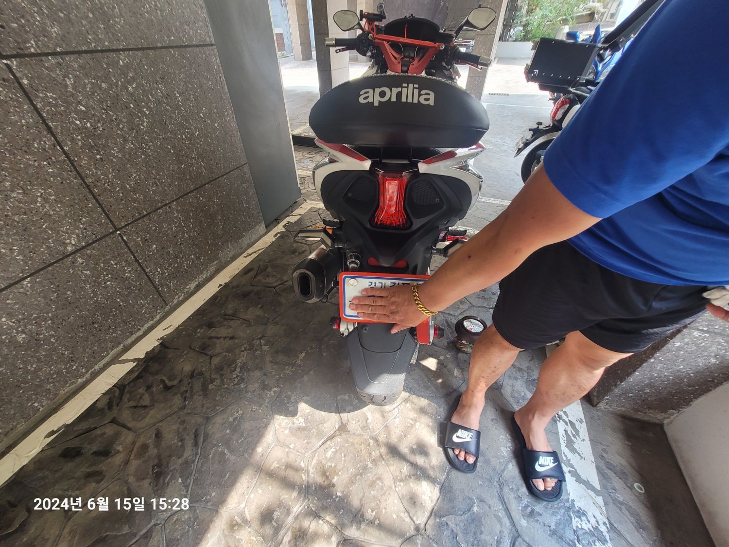 아프릴리아 SRV 850 more