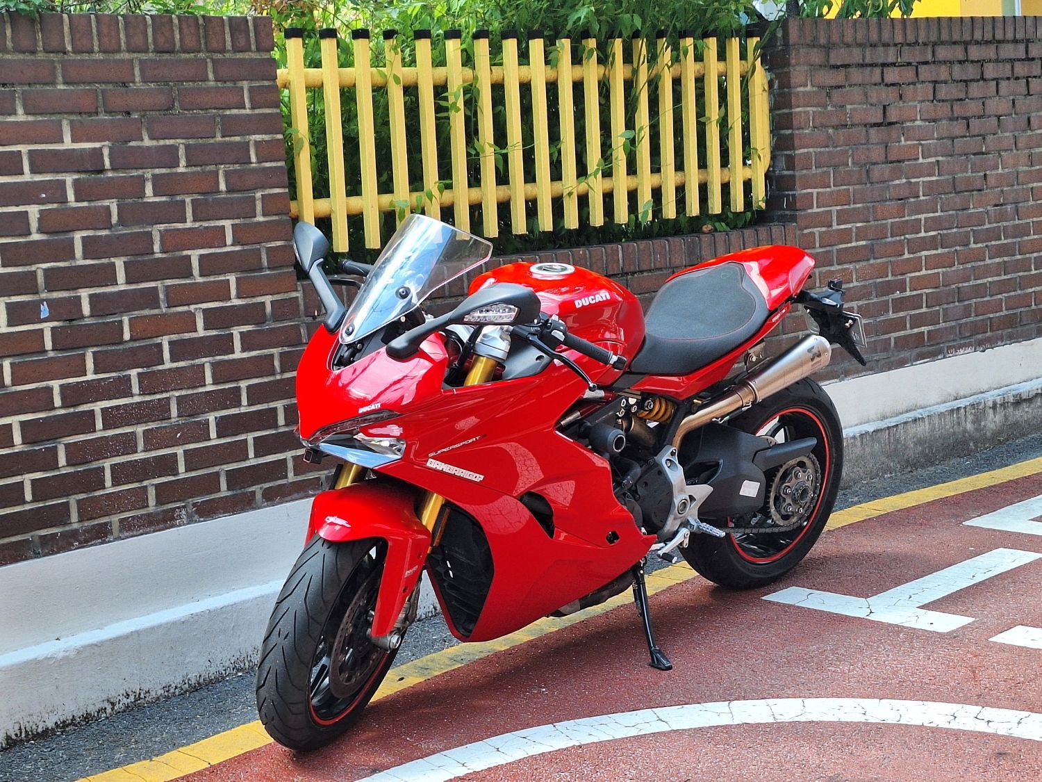 두카티 슈퍼스포츠 S more