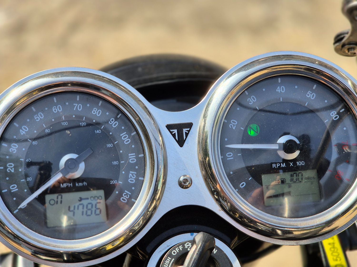 트라이엄프 본네빌 T100 more