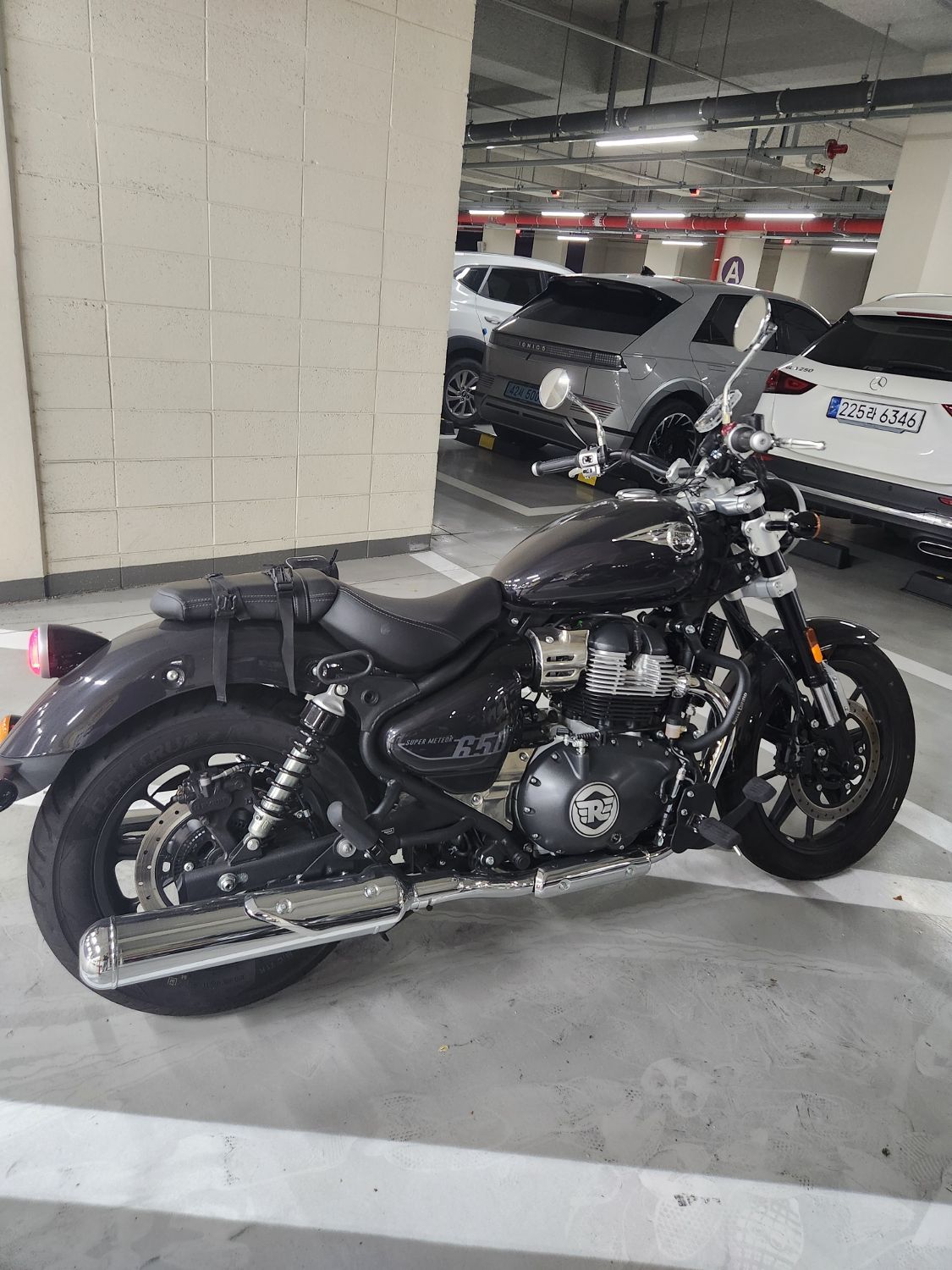 로얄엔필드 슈퍼메테오 650 thumb 2