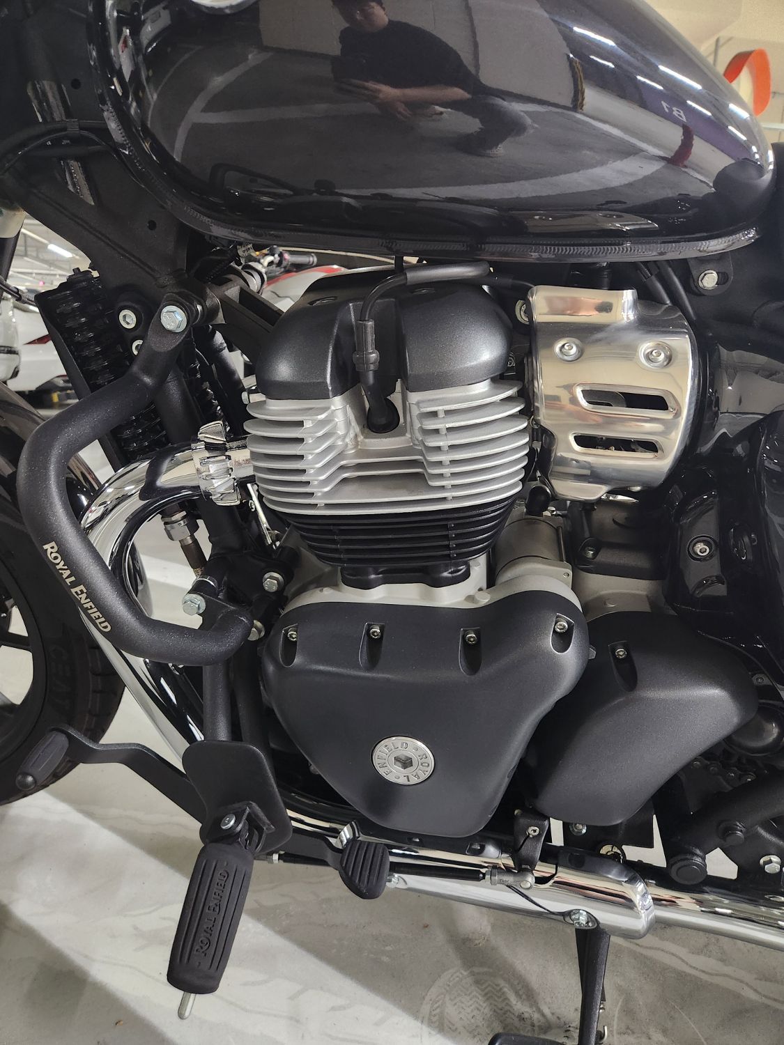 로얄엔필드 슈퍼메테오 650 more