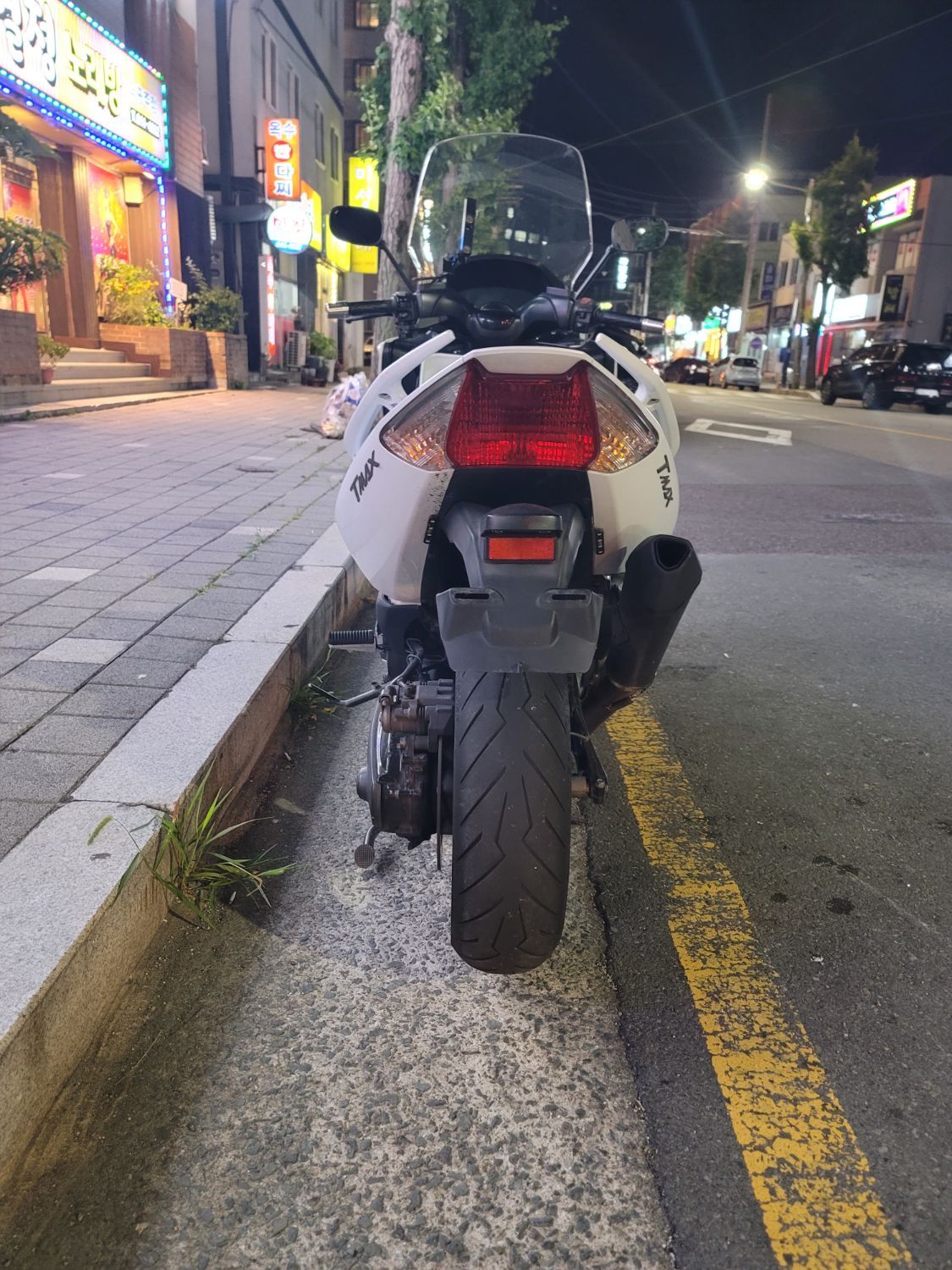 야마하 TMAX thumb 2