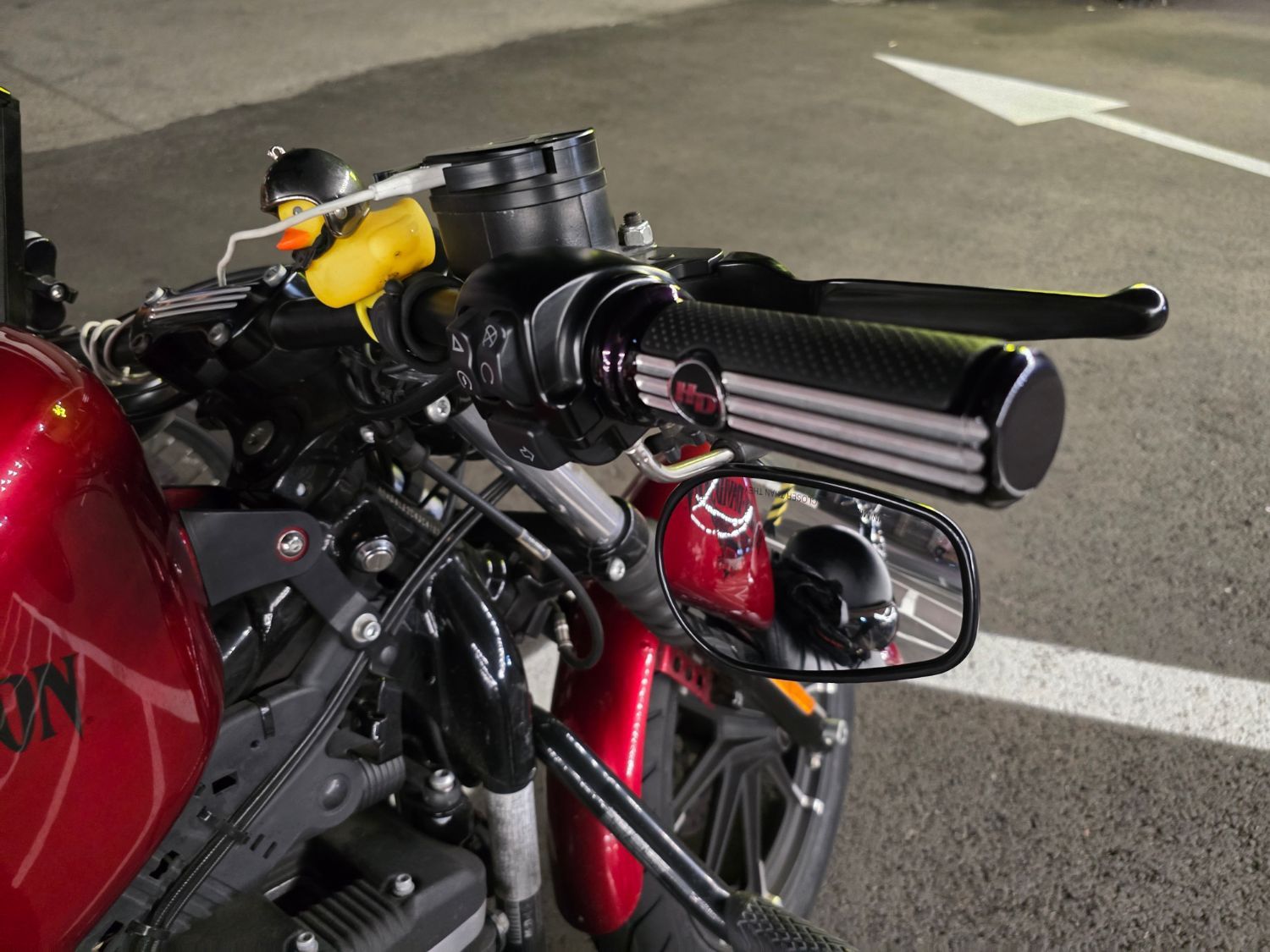 할리데이비슨 아이언 883 thumb 2