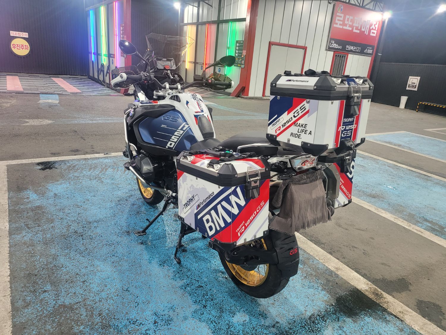 BMW R 1250 GS 어드벤처 2023 화이트 사진 4