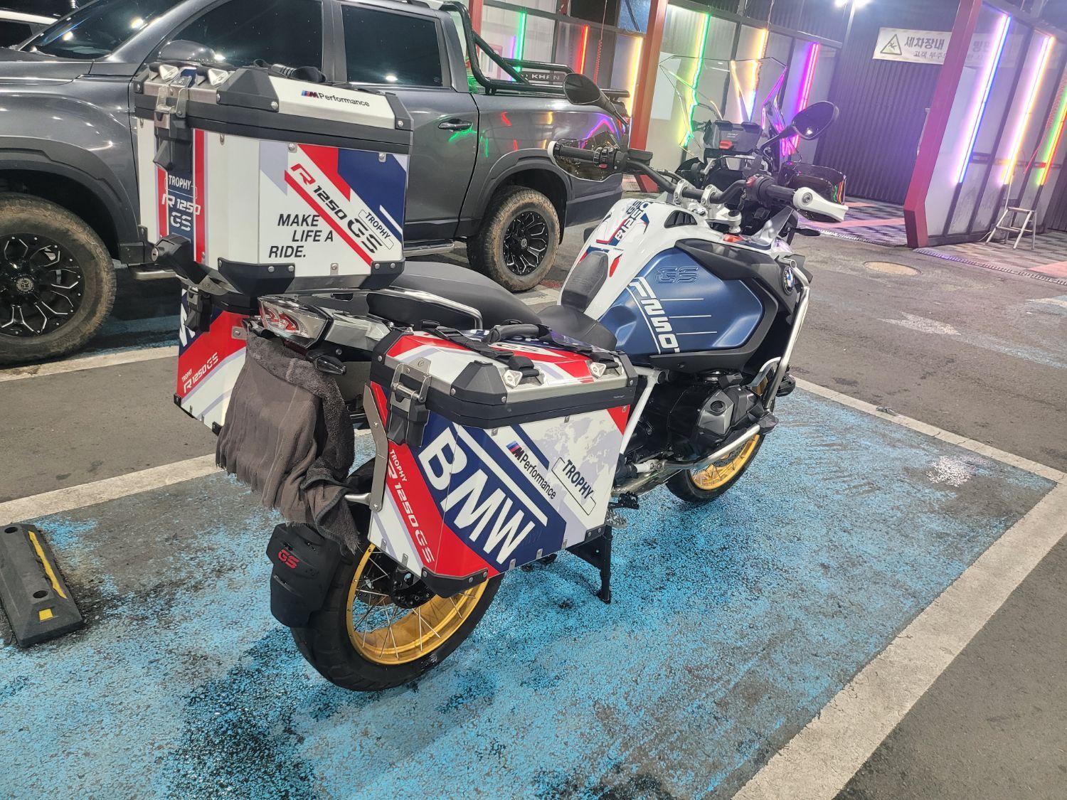 BMW R 1250 GS 어드벤처 2023 화이트 사진 3