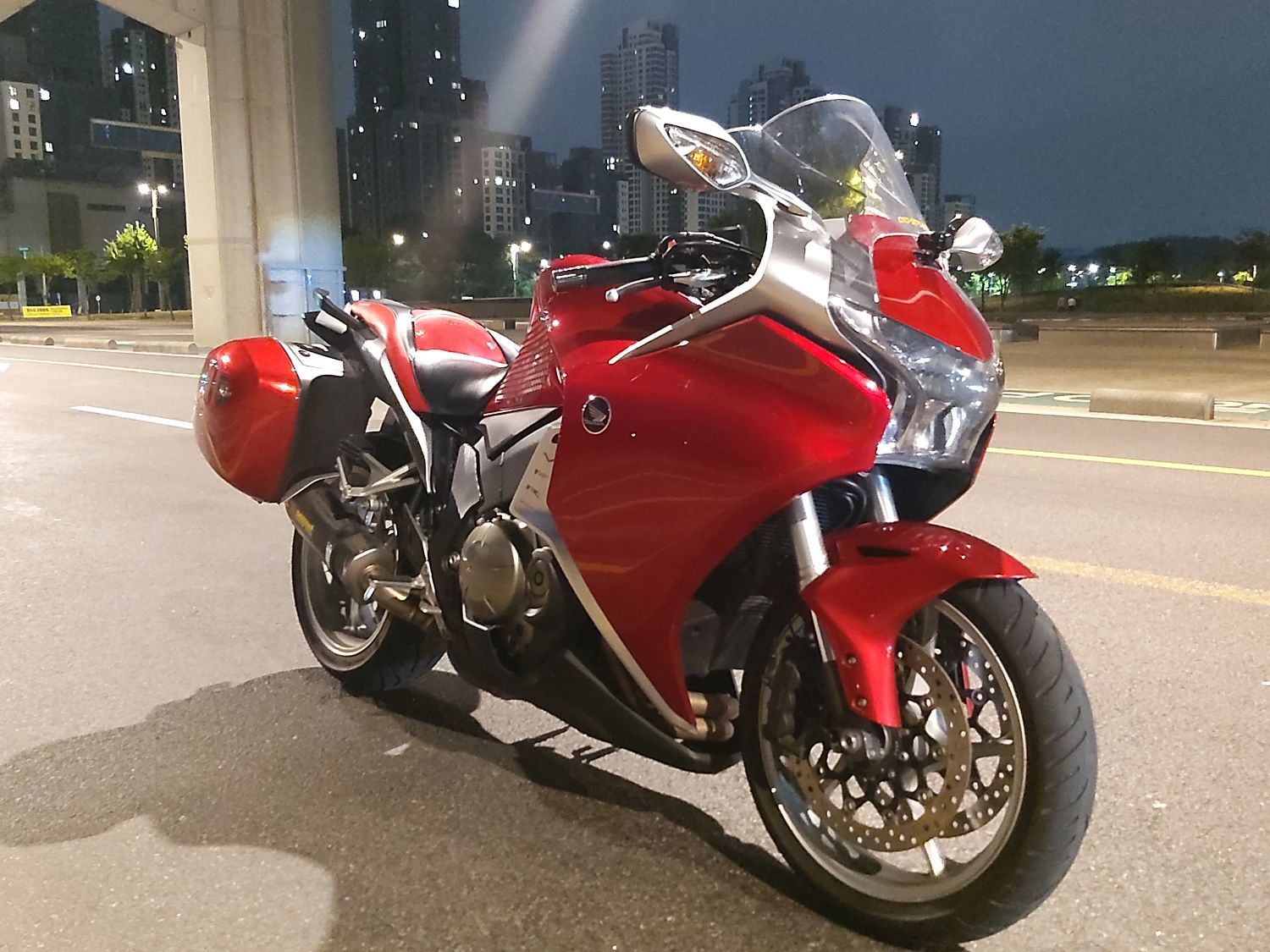 혼다 VFR 1200 F 2010 레드 사진 7