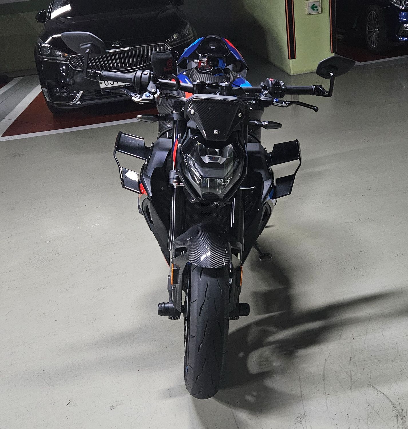 BMW M 1000 R 2023 블루 사진 3