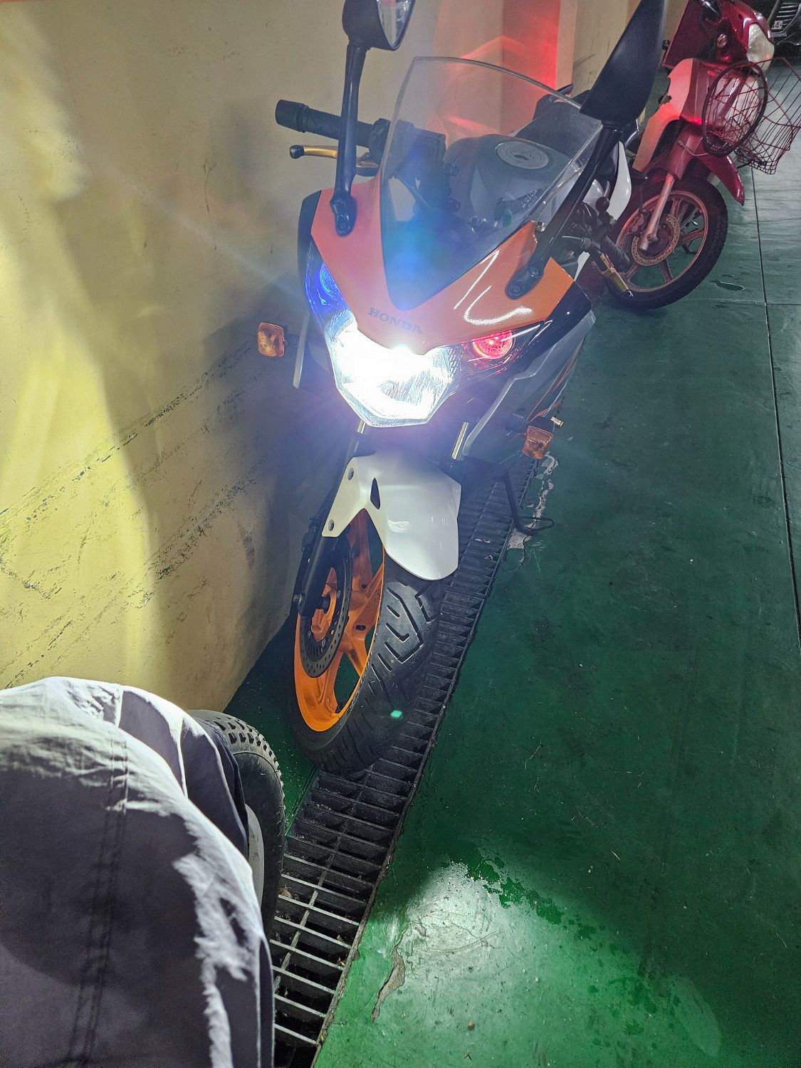 혼다 CBR 125 R thumb 2