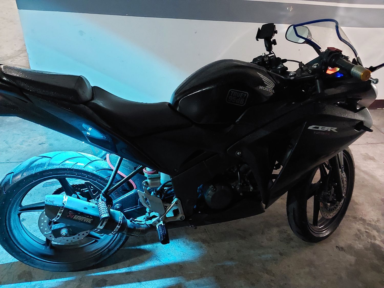 혼다 CBR 125 R thumb 2