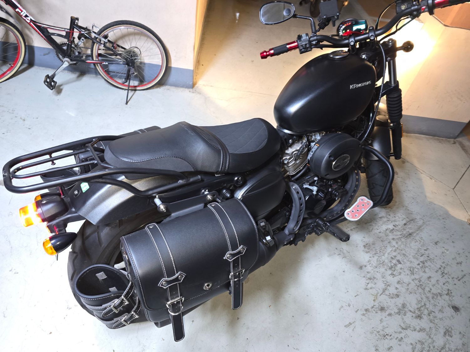 KR모터스 아퀼라 300 S more