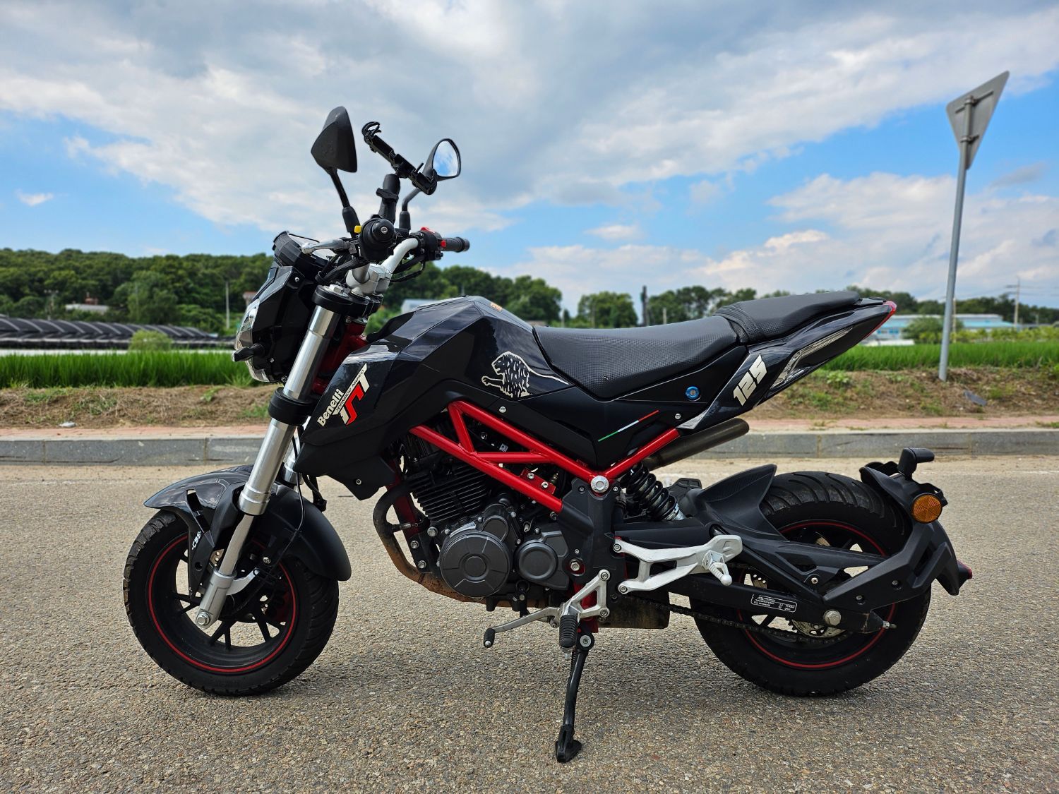 베넬리 TNT 125 thumb 2