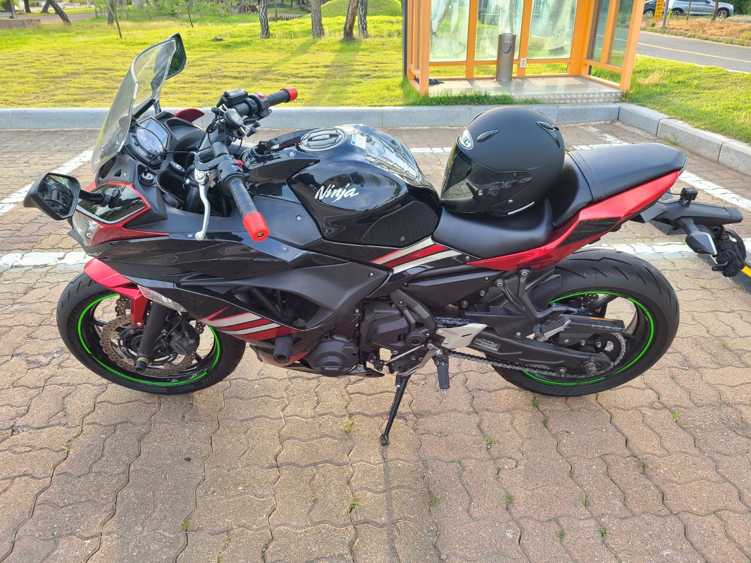 가와사키 닌자 650 thumb 2