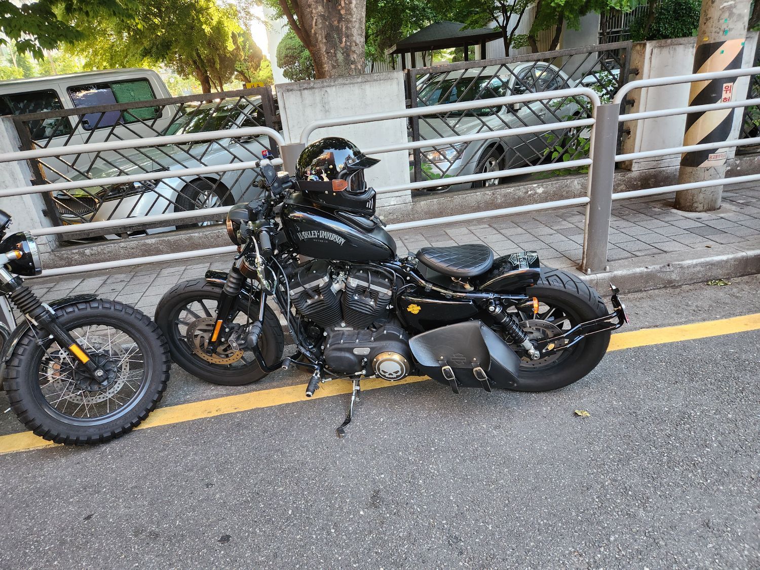 할리데이비슨 아이언 883 thumb 2