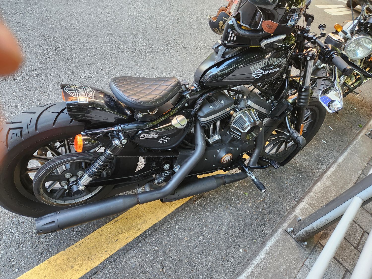 할리데이비슨 아이언 883 more