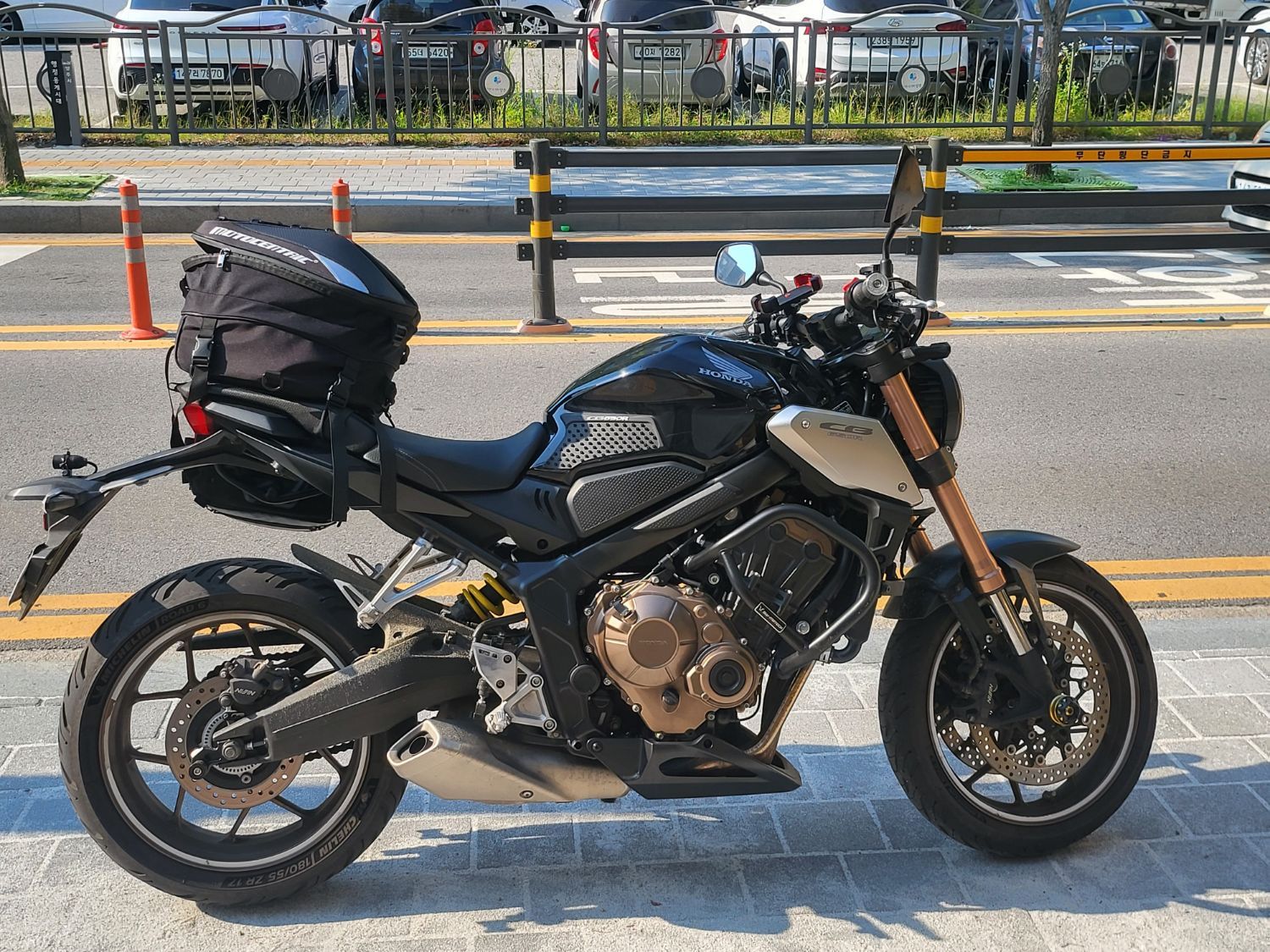 혼다 CB 650 R 2020 블랙 사진 3