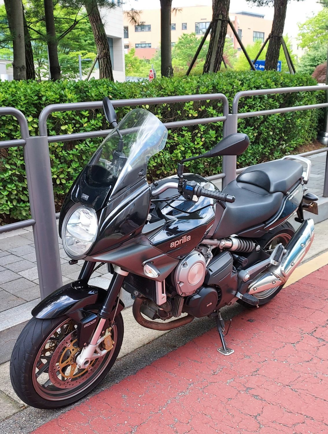 아프릴리아 마나 850 thumb 2