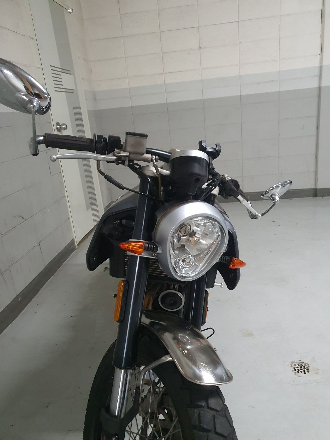 몬디알 힙스터 125 more