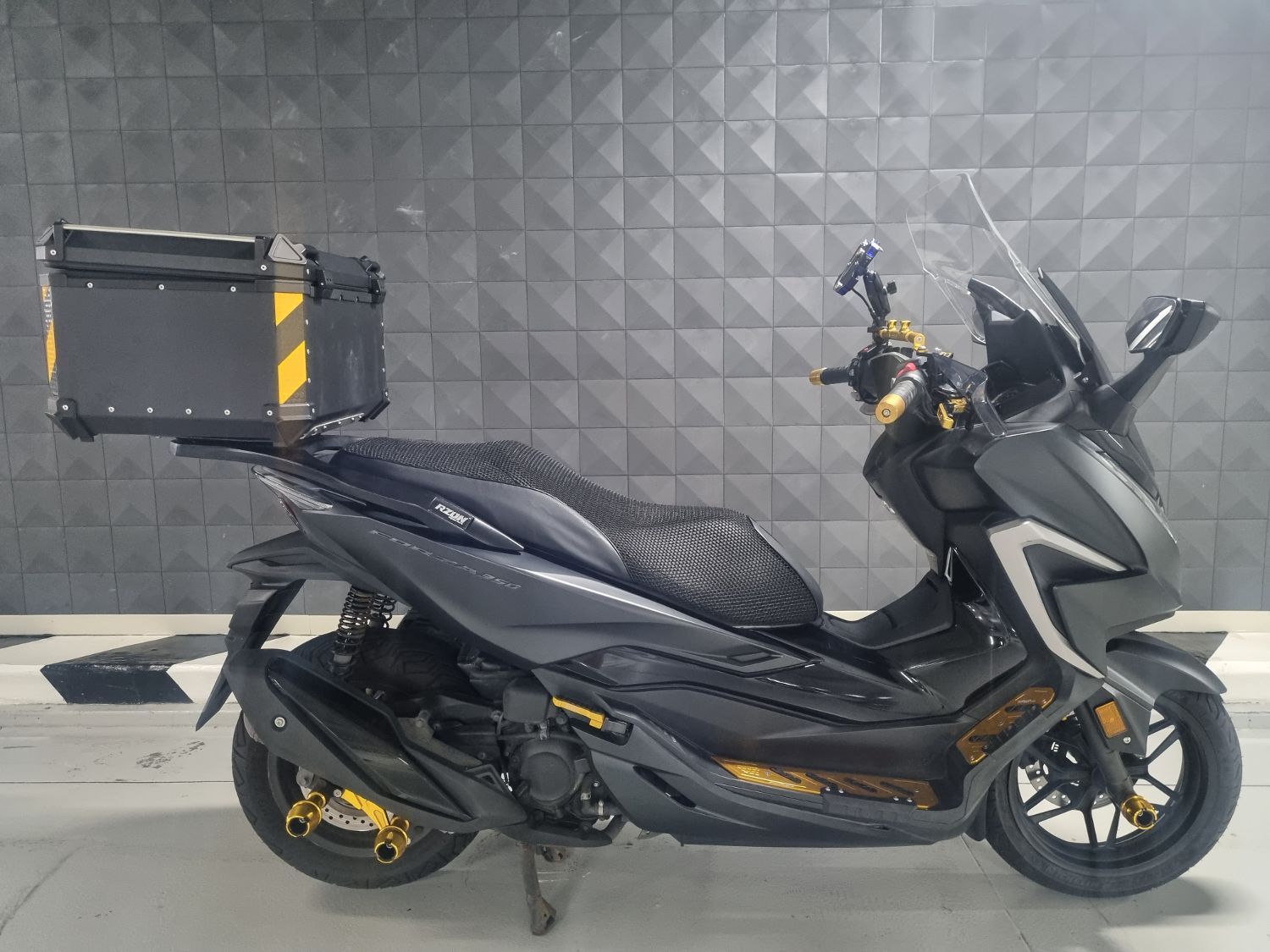 혼다 포르자 350 thumb 2